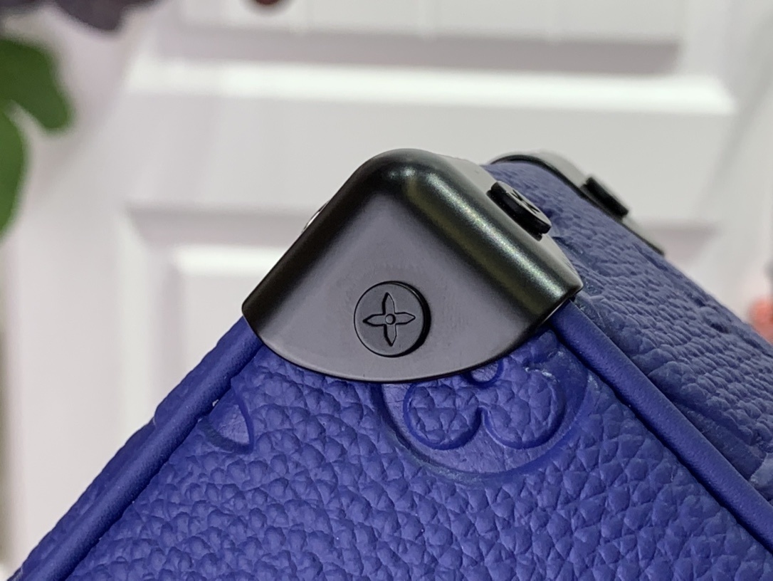 LV Should bag m82558 