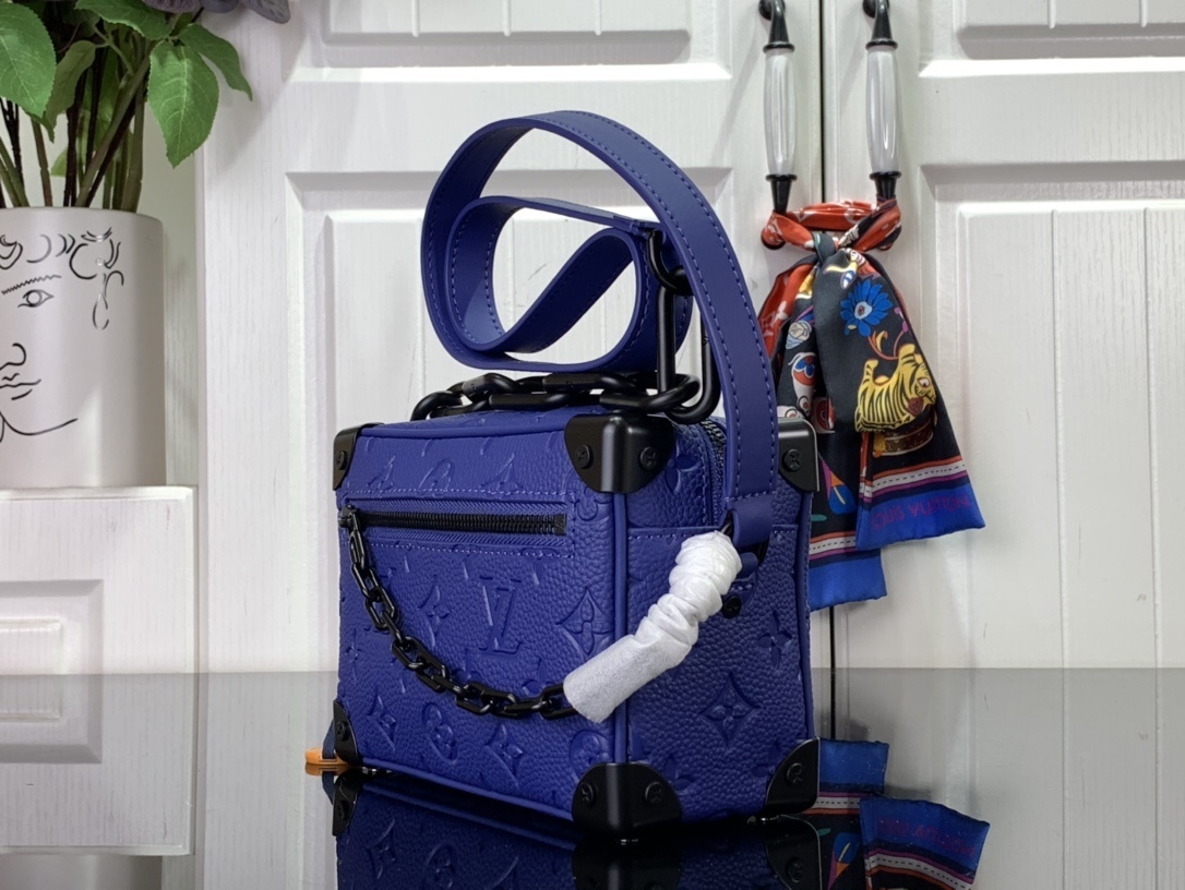 LV Should bag m82558 