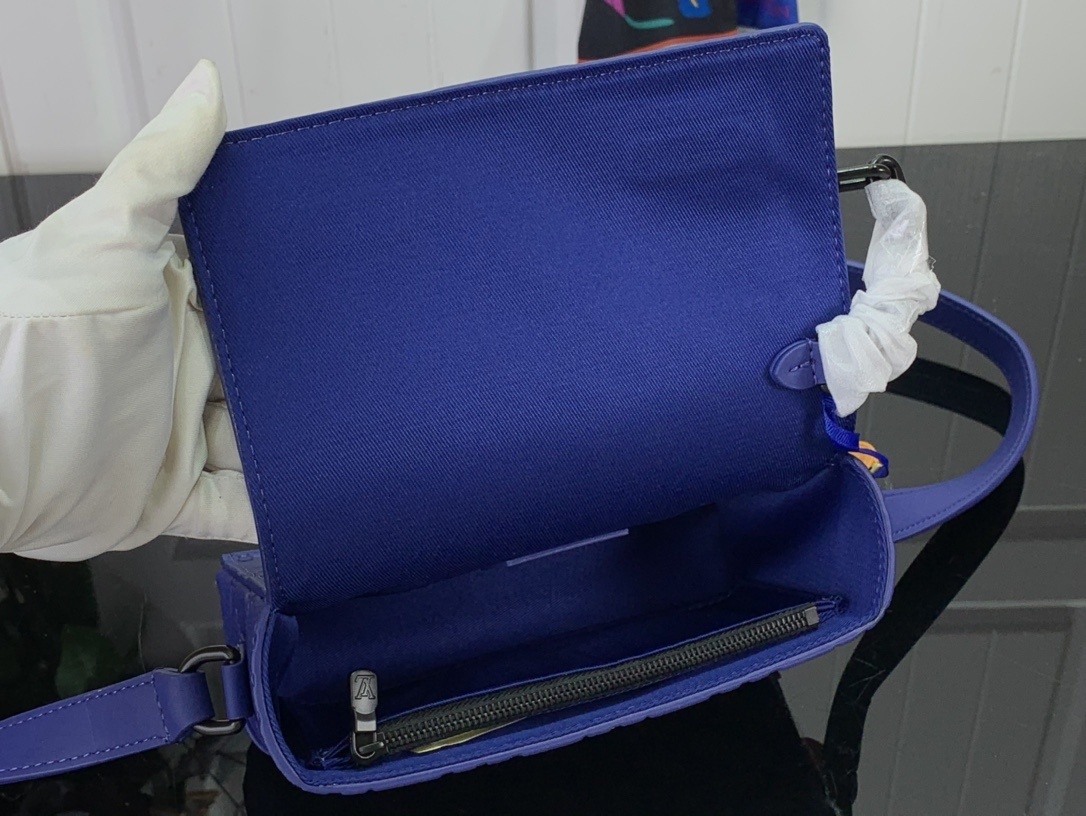 LV Should bag M82571