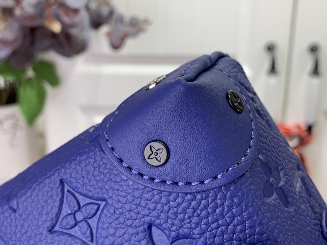 LV Should bag M82571