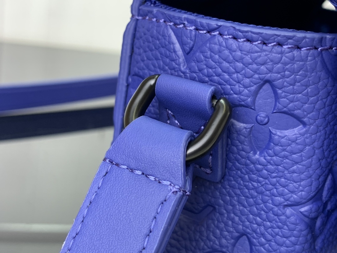 LV Should bag M82571