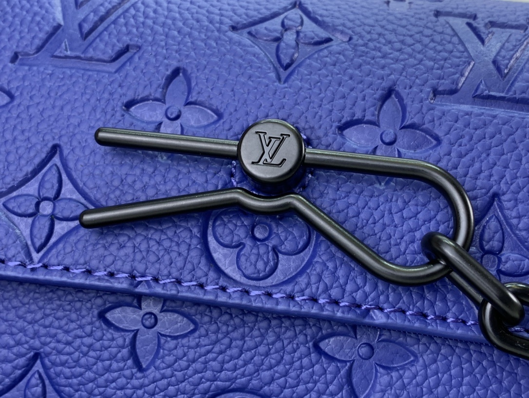 LV Should bag M82571