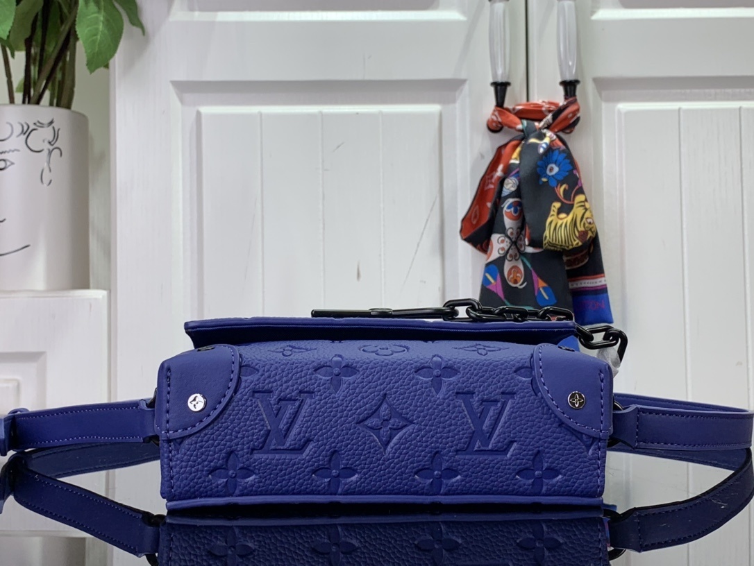 LV Should bag M82571