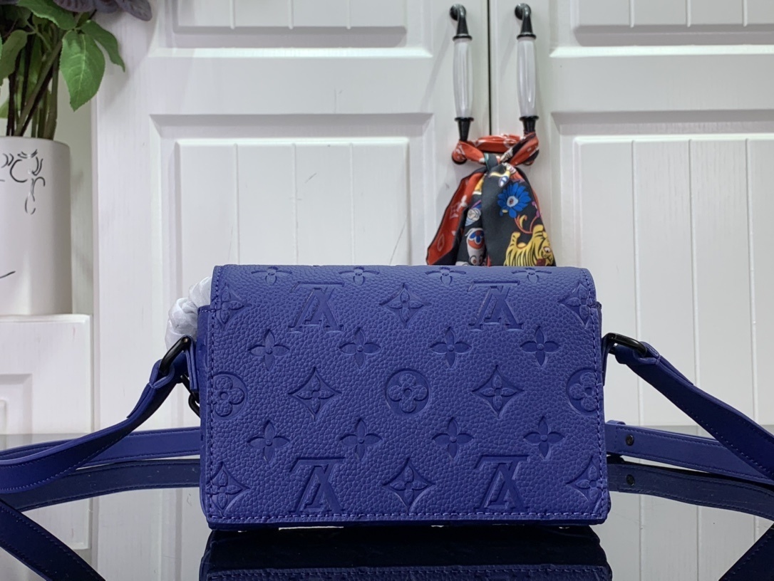 LV Should bag M82571