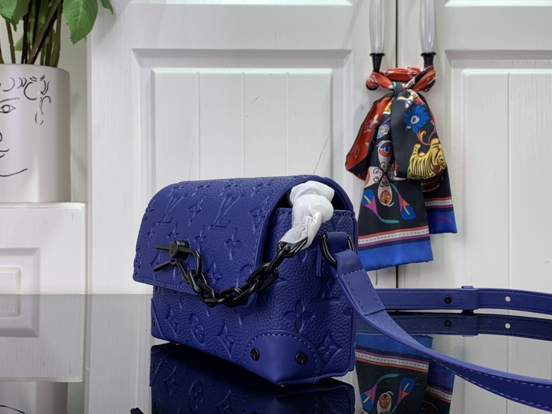 LV Should bag M82571