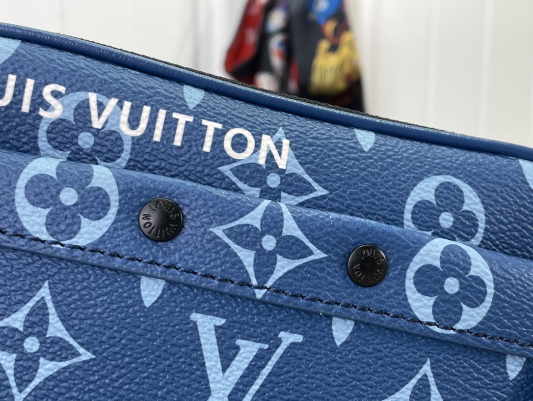 LV Should bag M82801