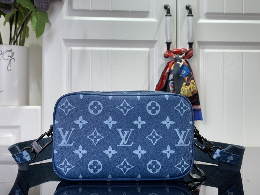 LV Should bag M82801