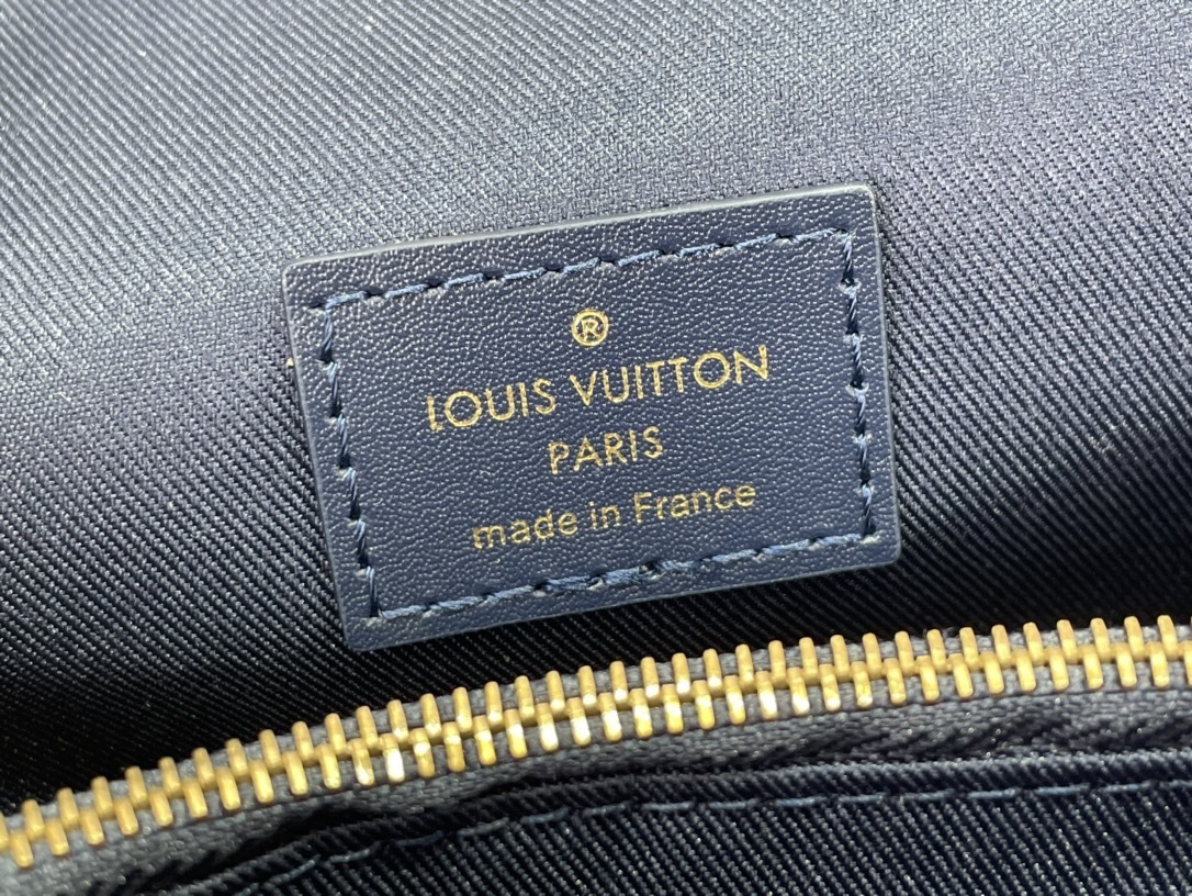 LV Should bag M82900