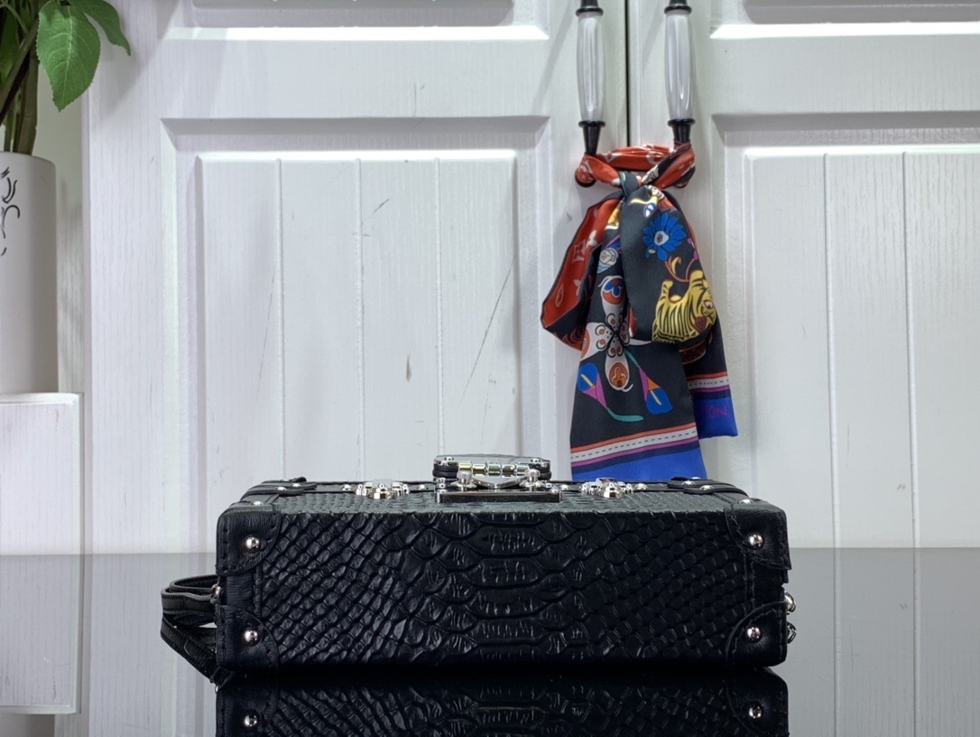 LV Should bag N40273 