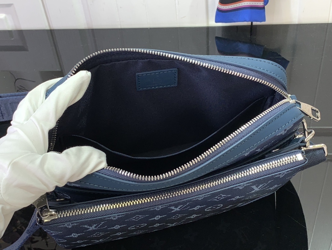 LV Shoulder bag m11592