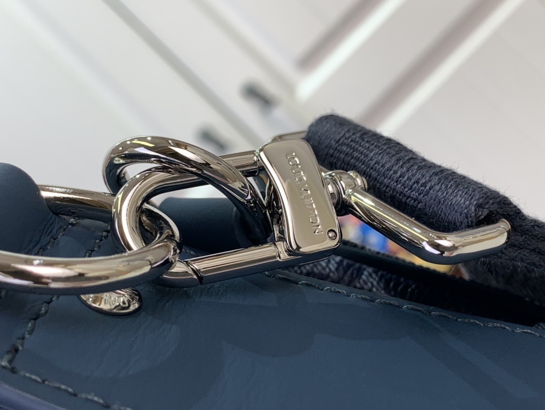 LV Shoulder bag m11592