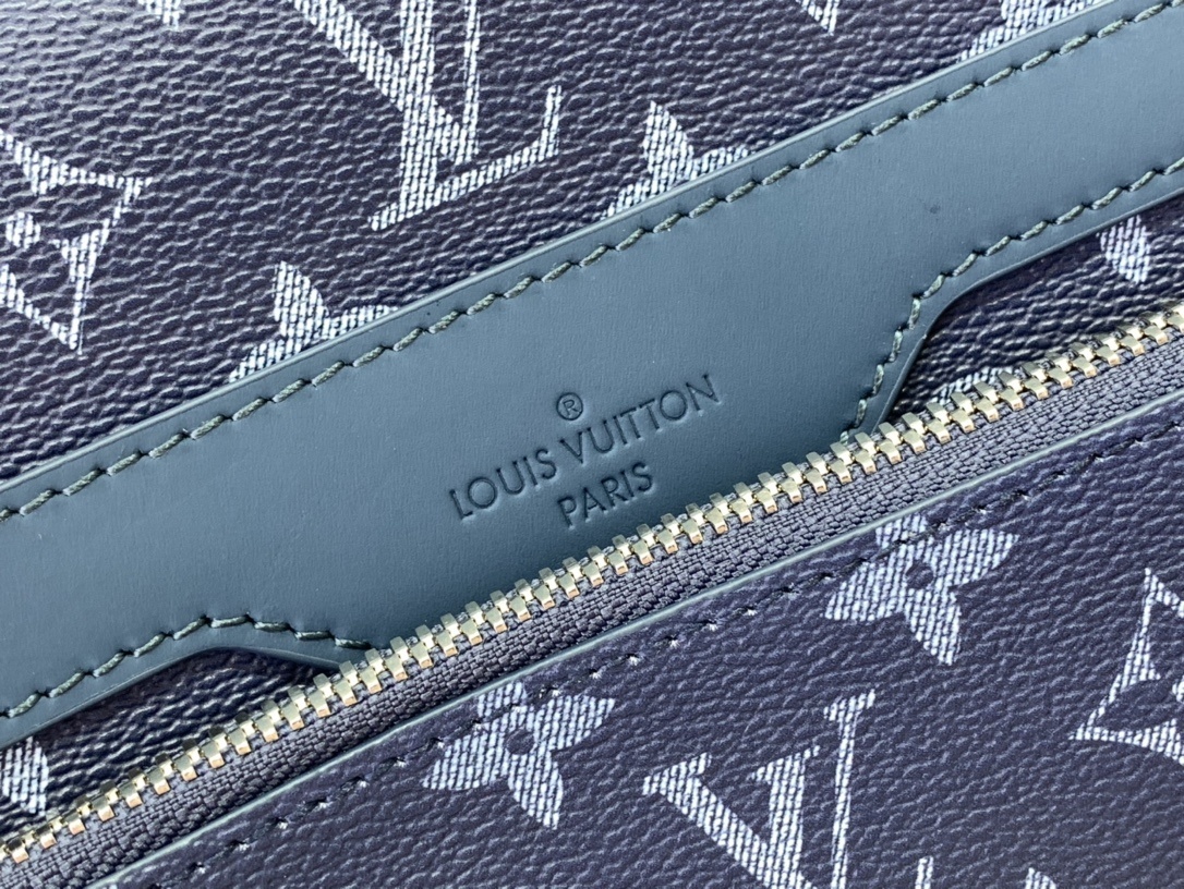 LV Shoulder bag m11592