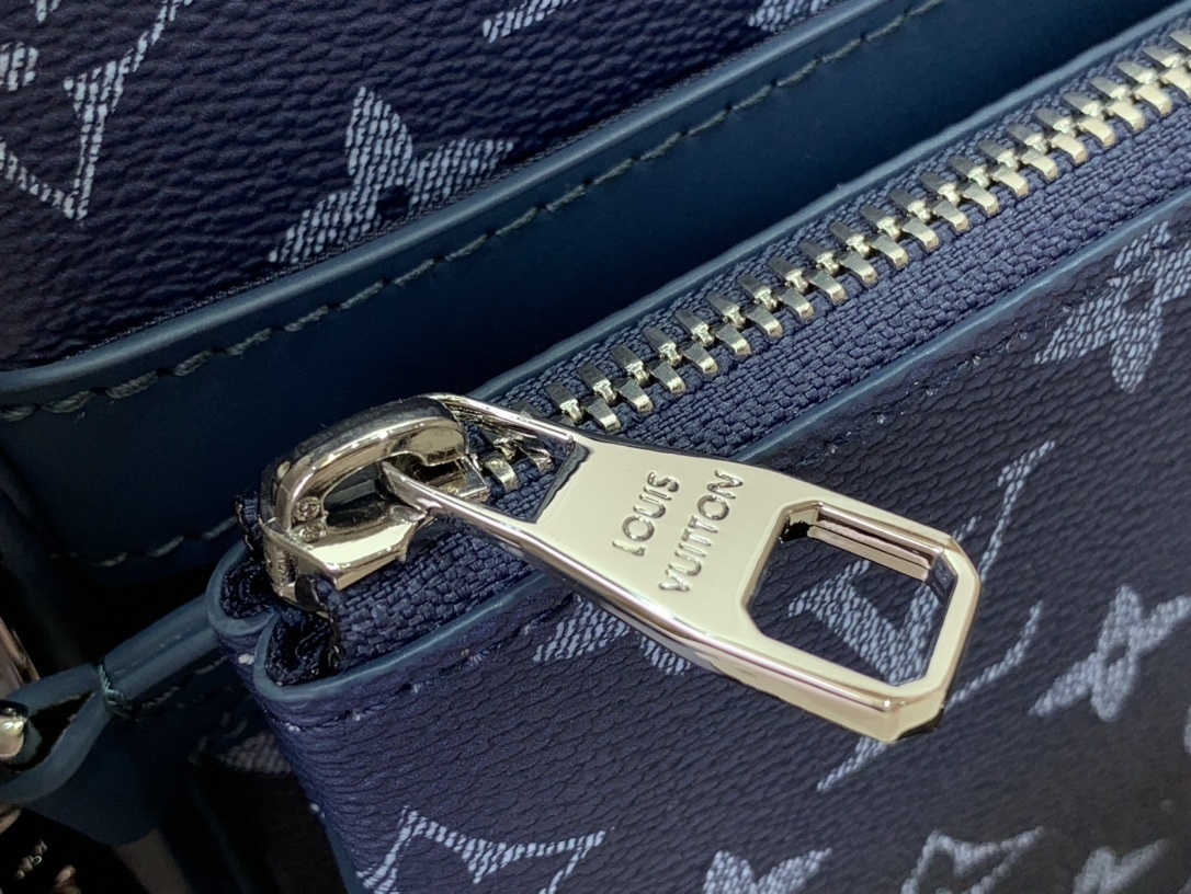 LV Shoulder bag m11592