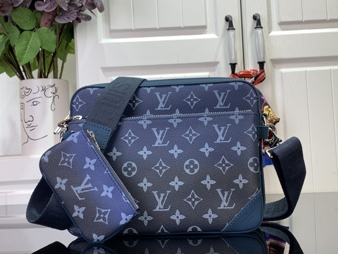 LV Shoulder bag m11592