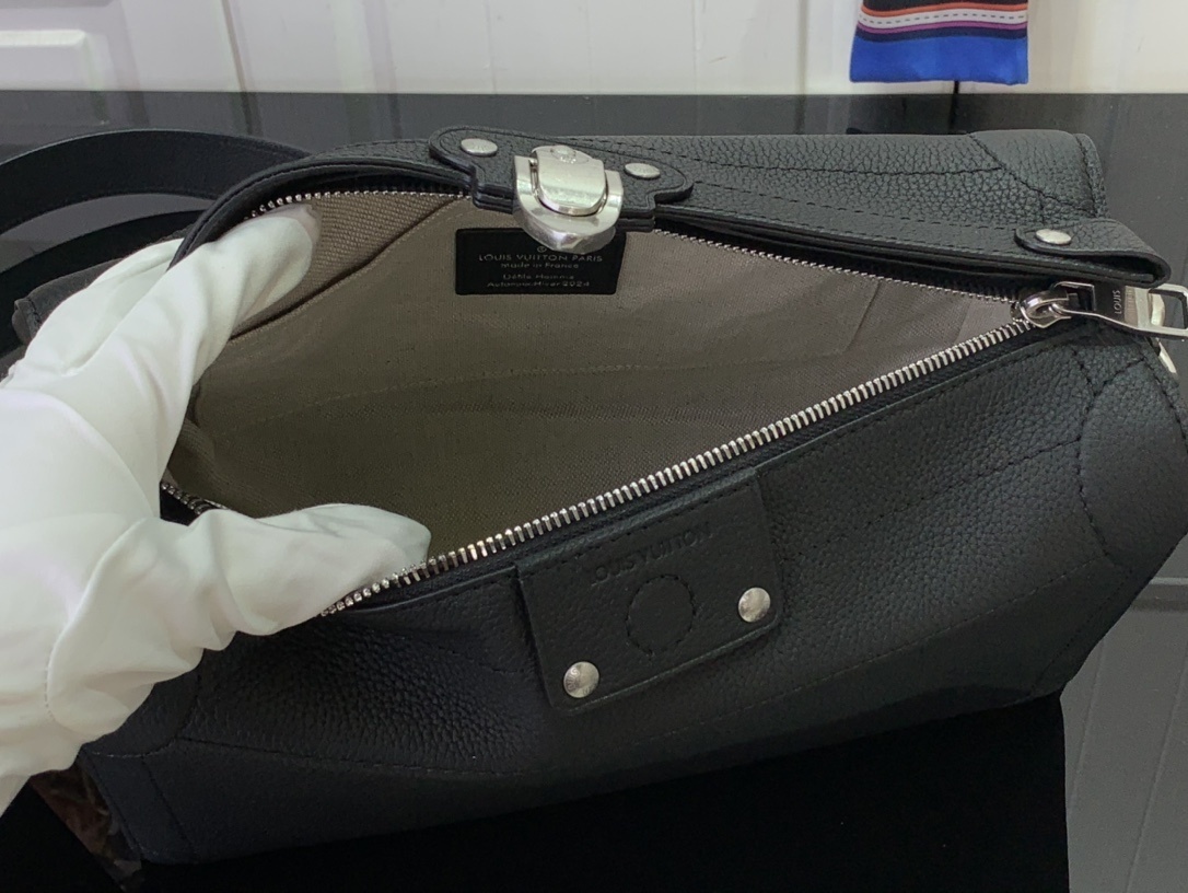 LV Shoulder bag M11615