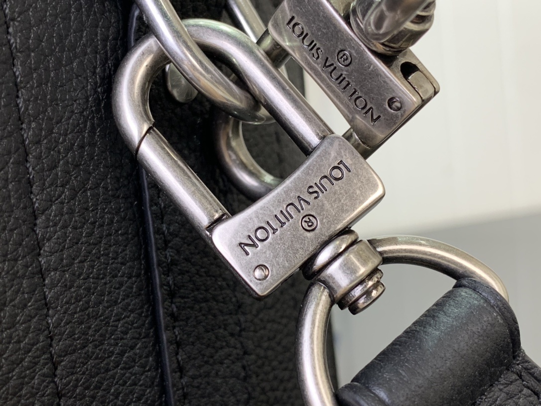 LV Shoulder bag M11615