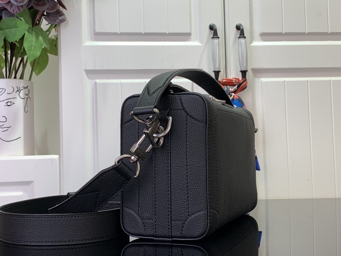 LV Shoulder bag M11615