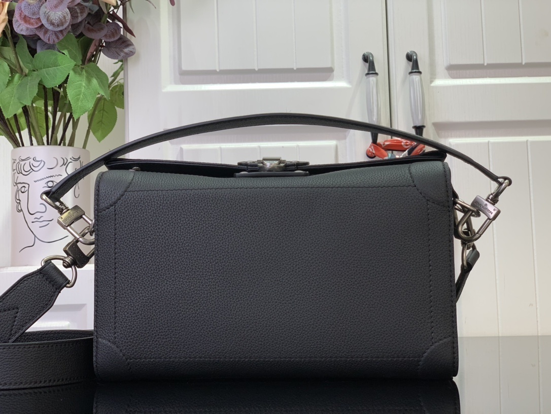 LV Shoulder bag M11615