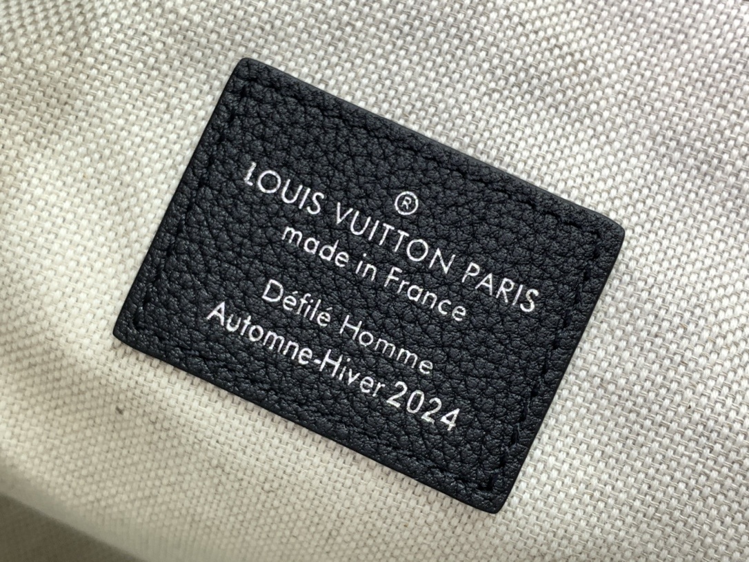 LV Shoulder bag M11637