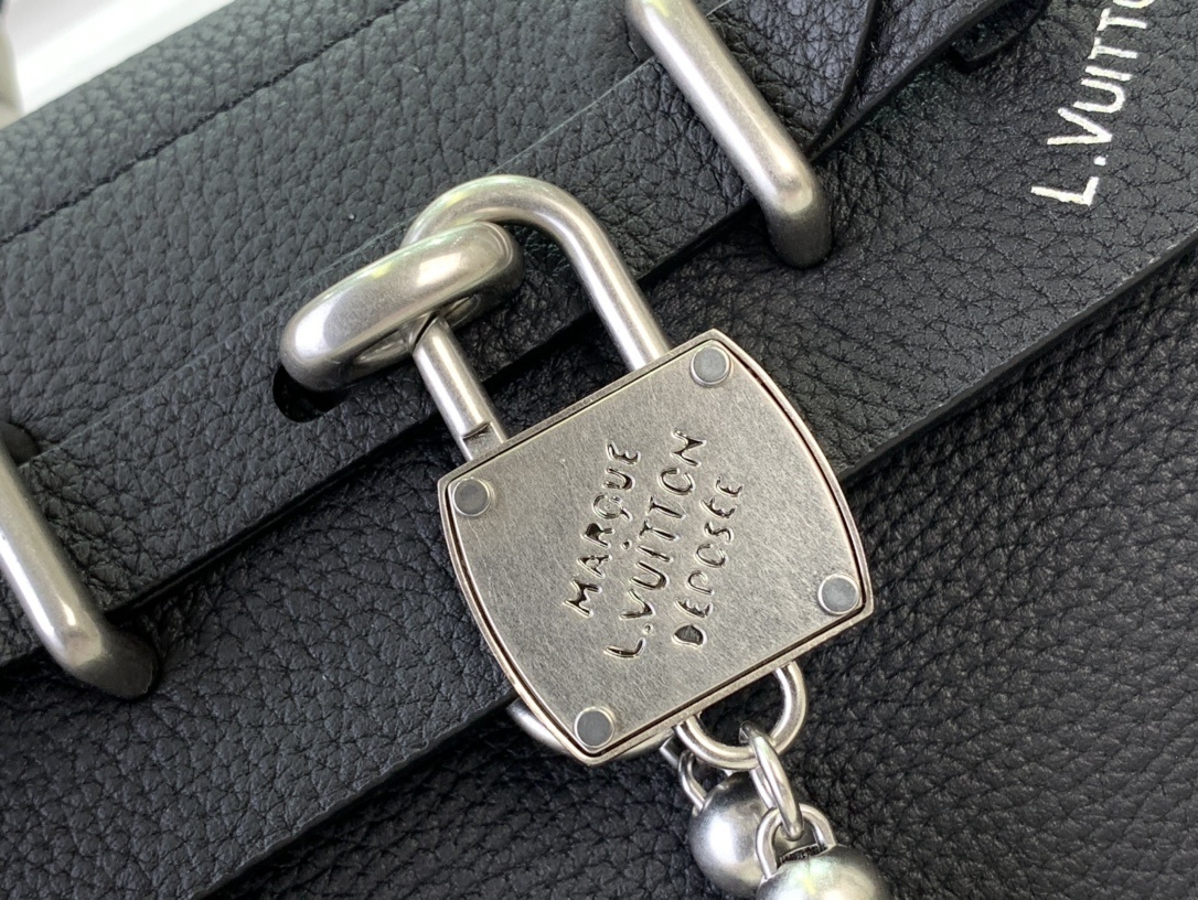 LV Shoulder bag M11637