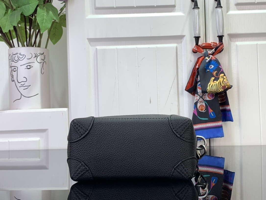 LV Shoulder bag M11637