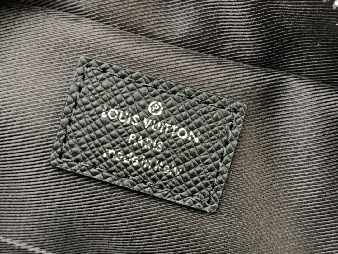 LV Shoulder bag m11657