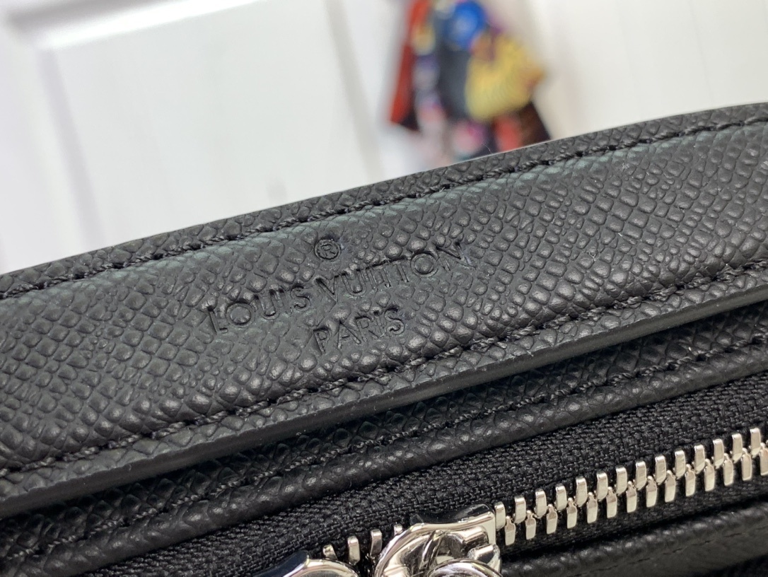 LV Shoulder bag m11657