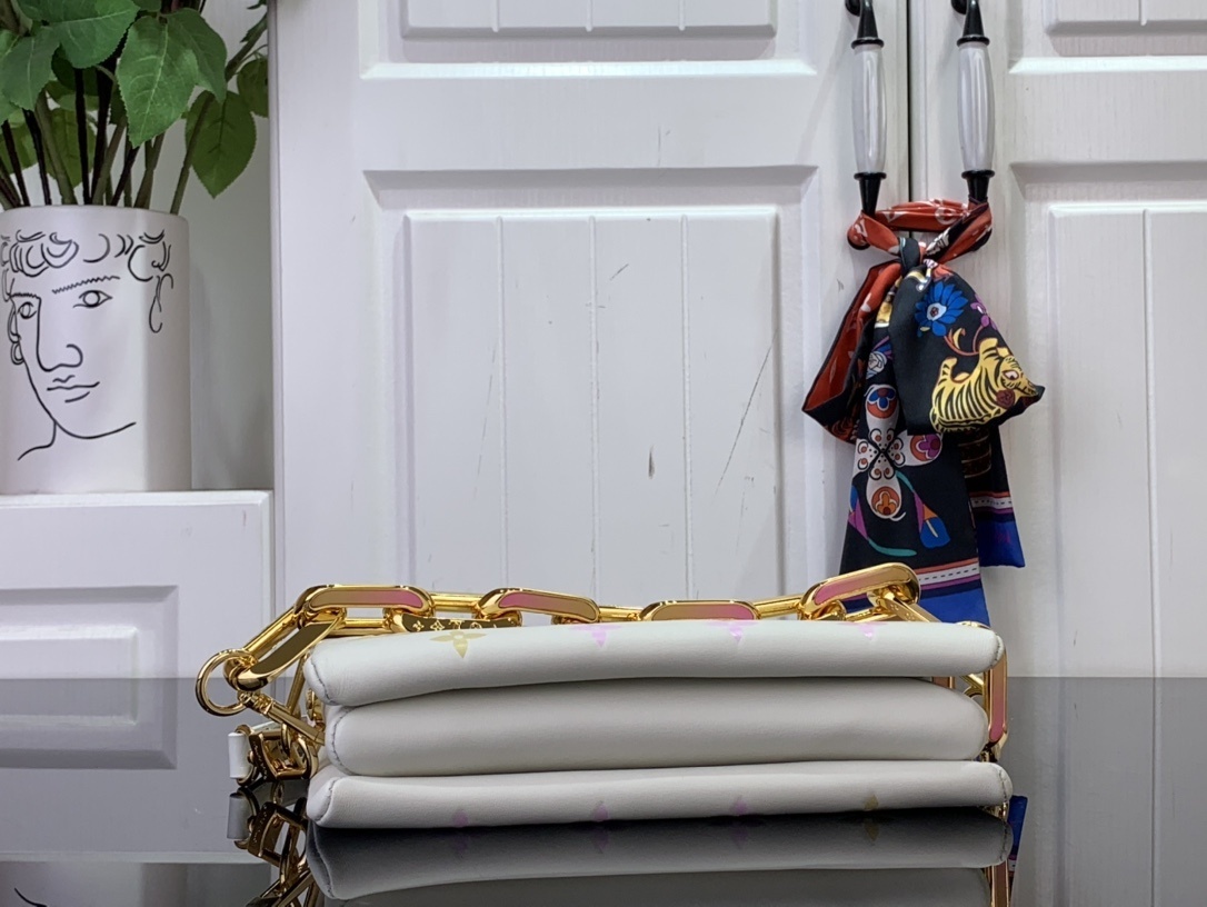 LV Shoulder bag m11727 