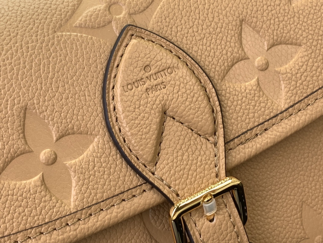 LV Shoulder bag m11817