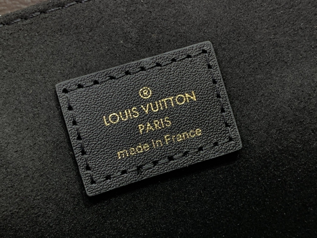 LV Shoulder bag M11941