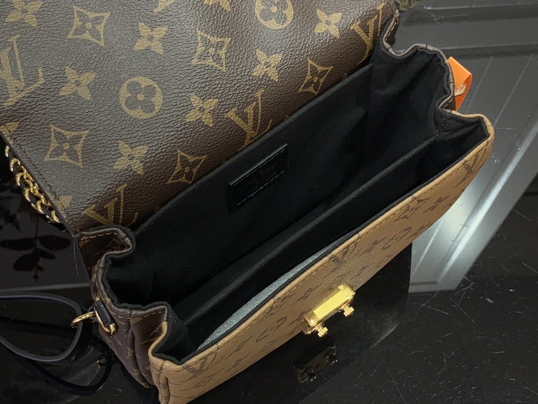LV Shoulder bag M11941