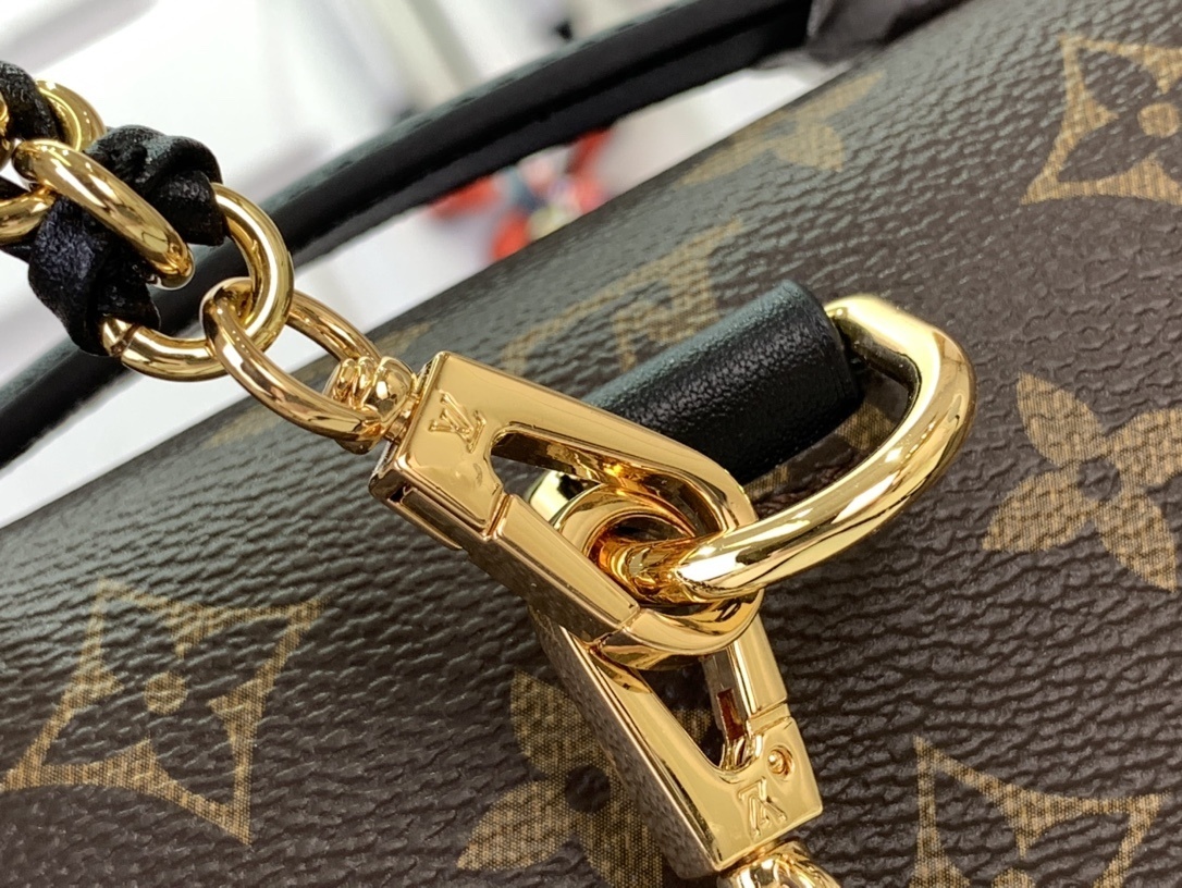 LV Shoulder bag M11941