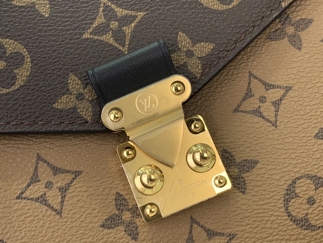 LV Shoulder bag M11941