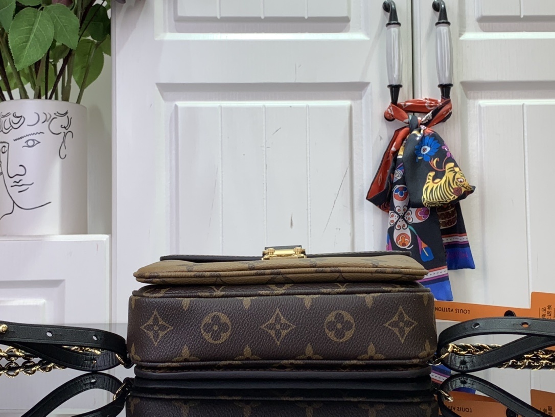 LV Shoulder bag M11941