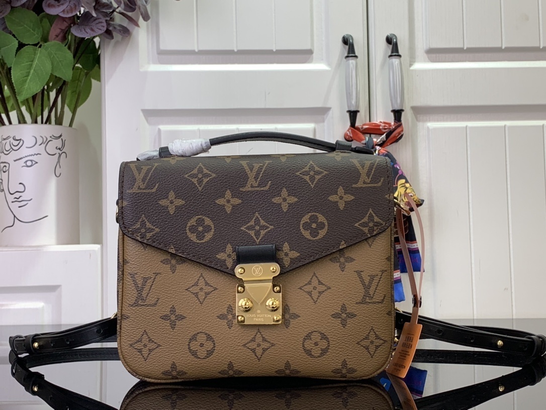 LV Shoulder bag M11941