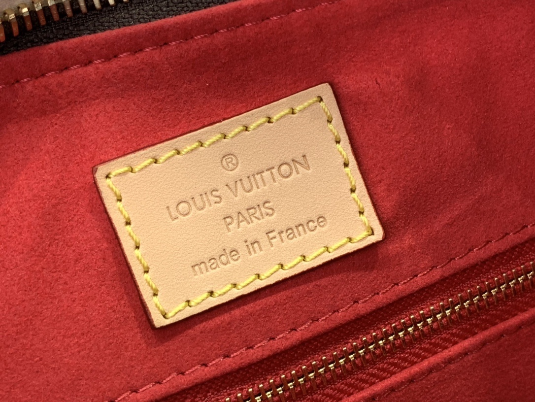 LV Shoulder bag M11952