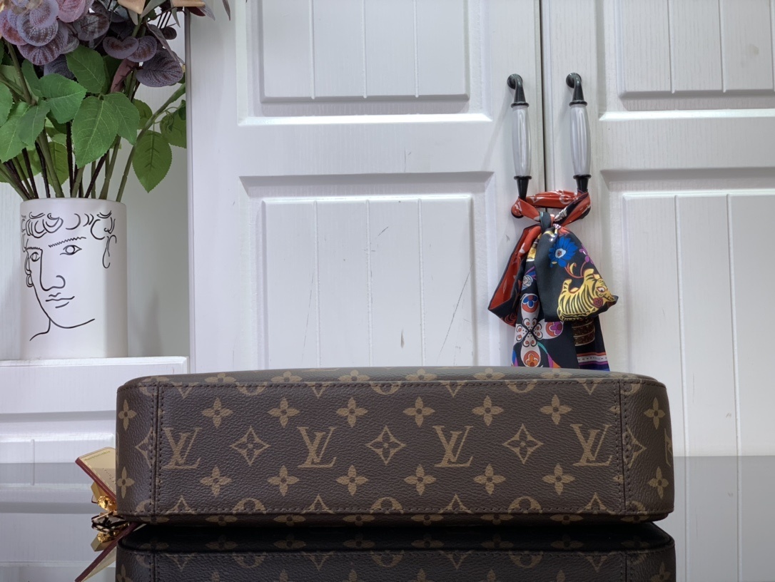 LV Shoulder bag M11952
