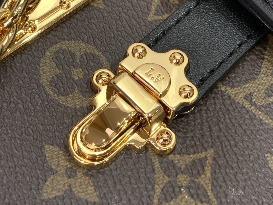 LV Shoulder bag m12075 
