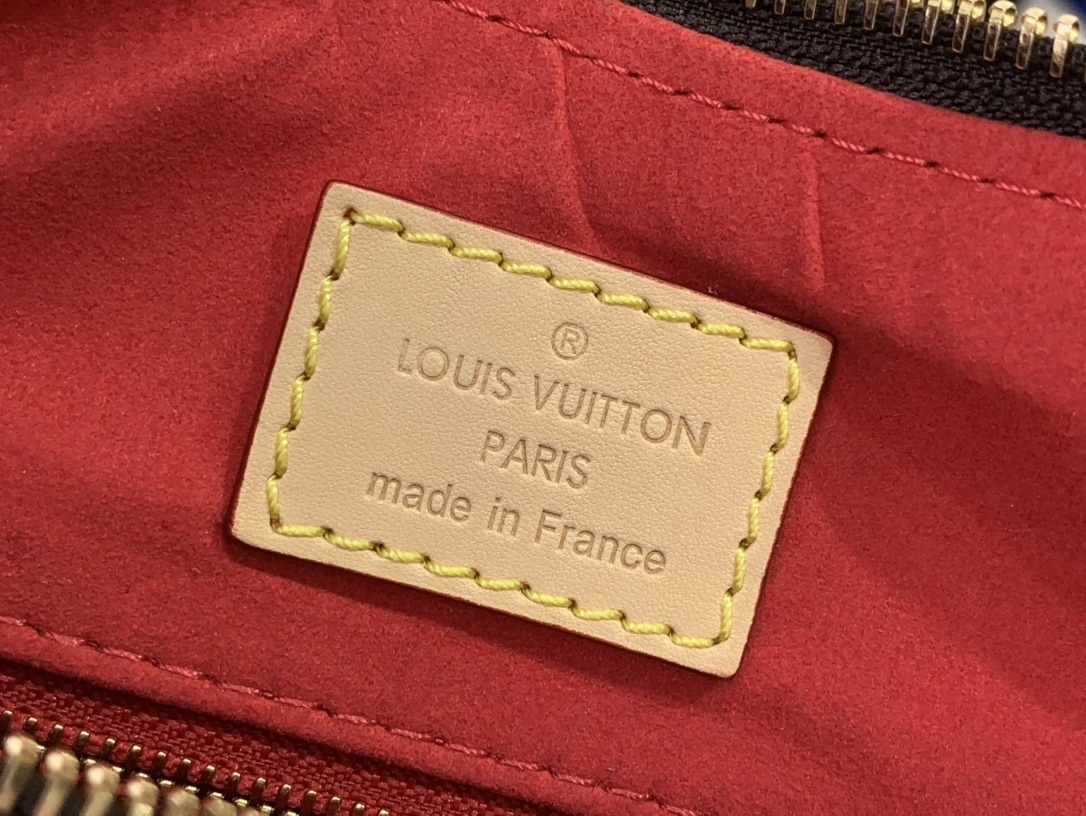 LV Shoulder bag M12098 