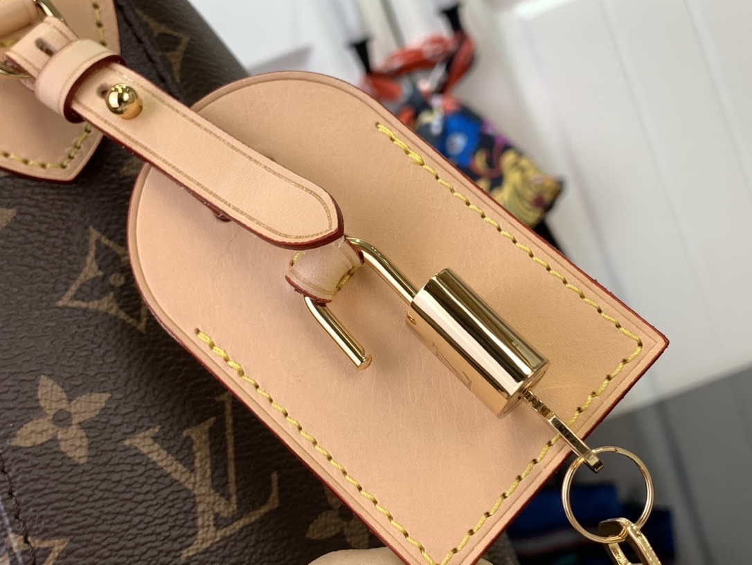 LV Shoulder bag M12098 
