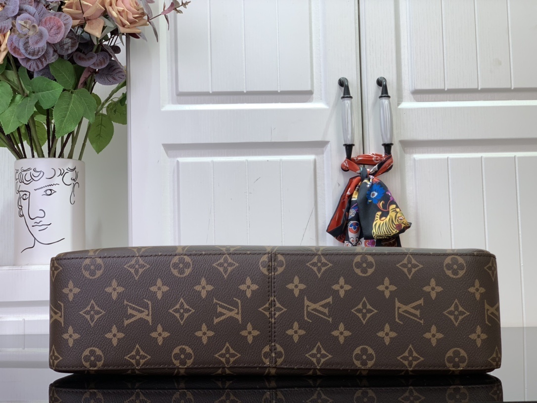 LV Shoulder bag M12098 