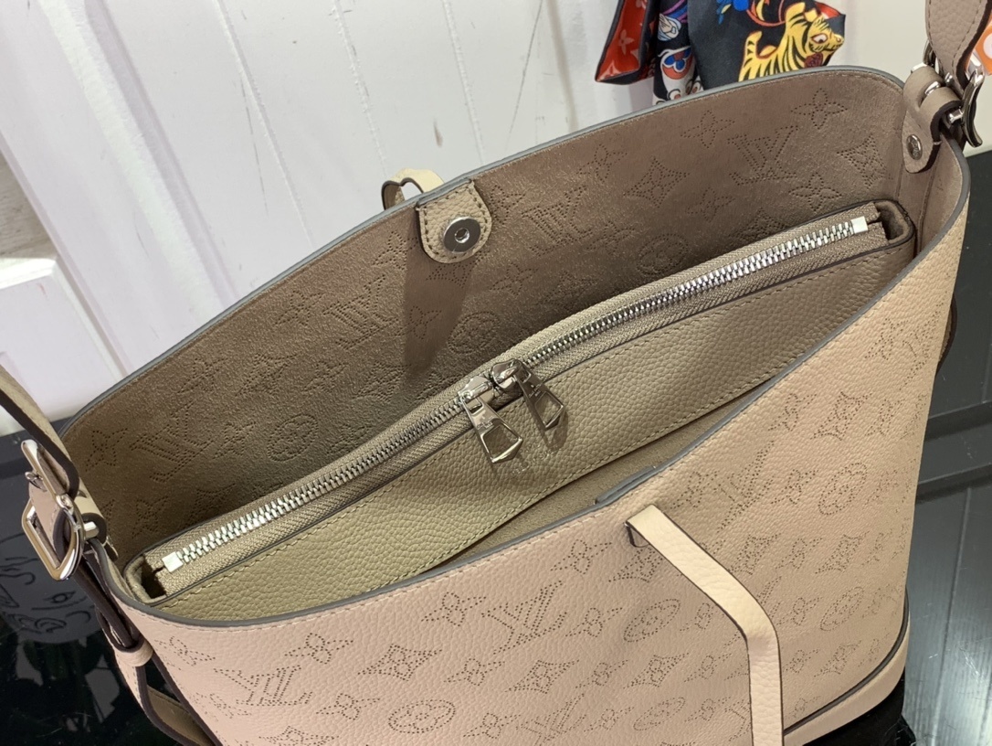 LV Shoulder bag m12139