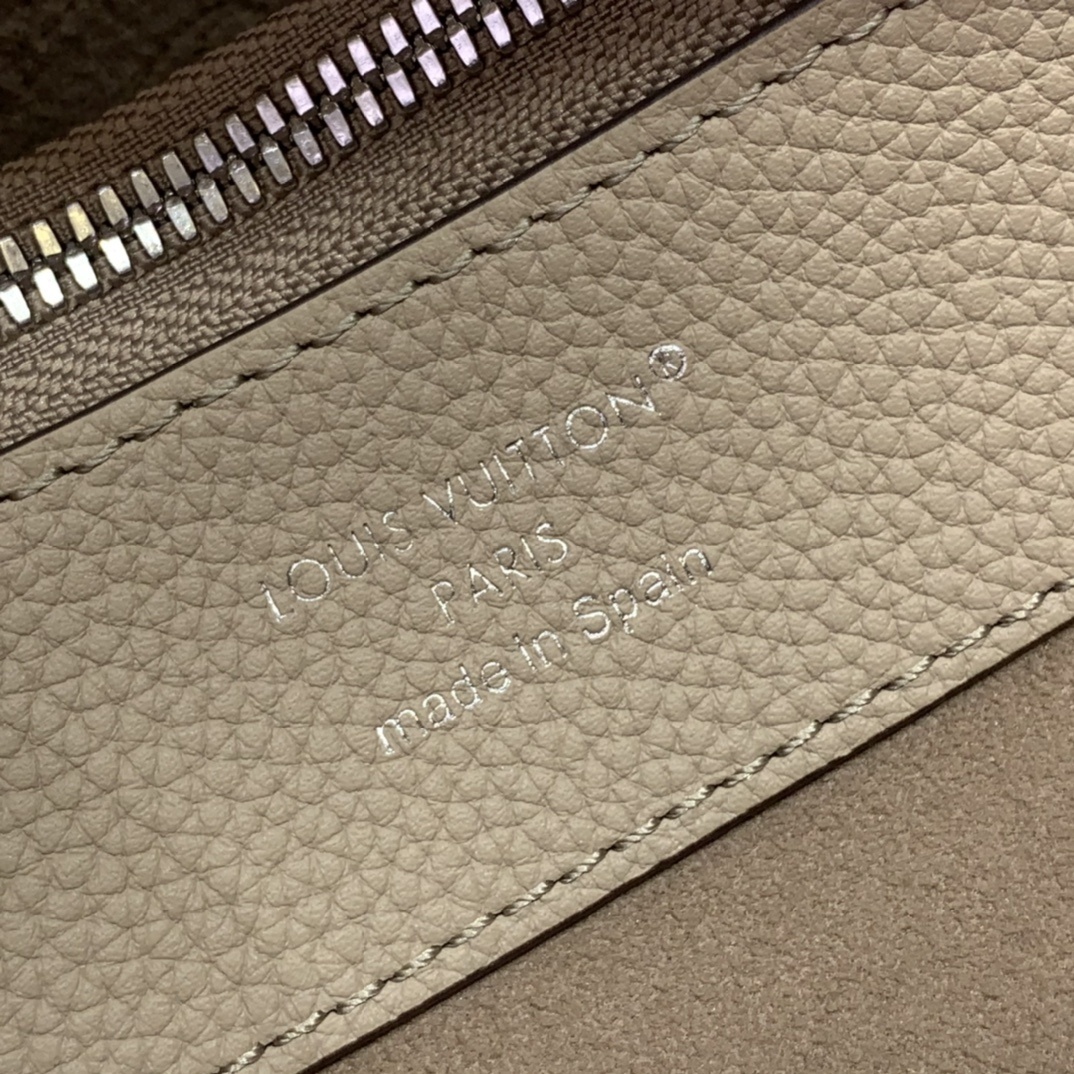 LV Shoulder bag m12139
