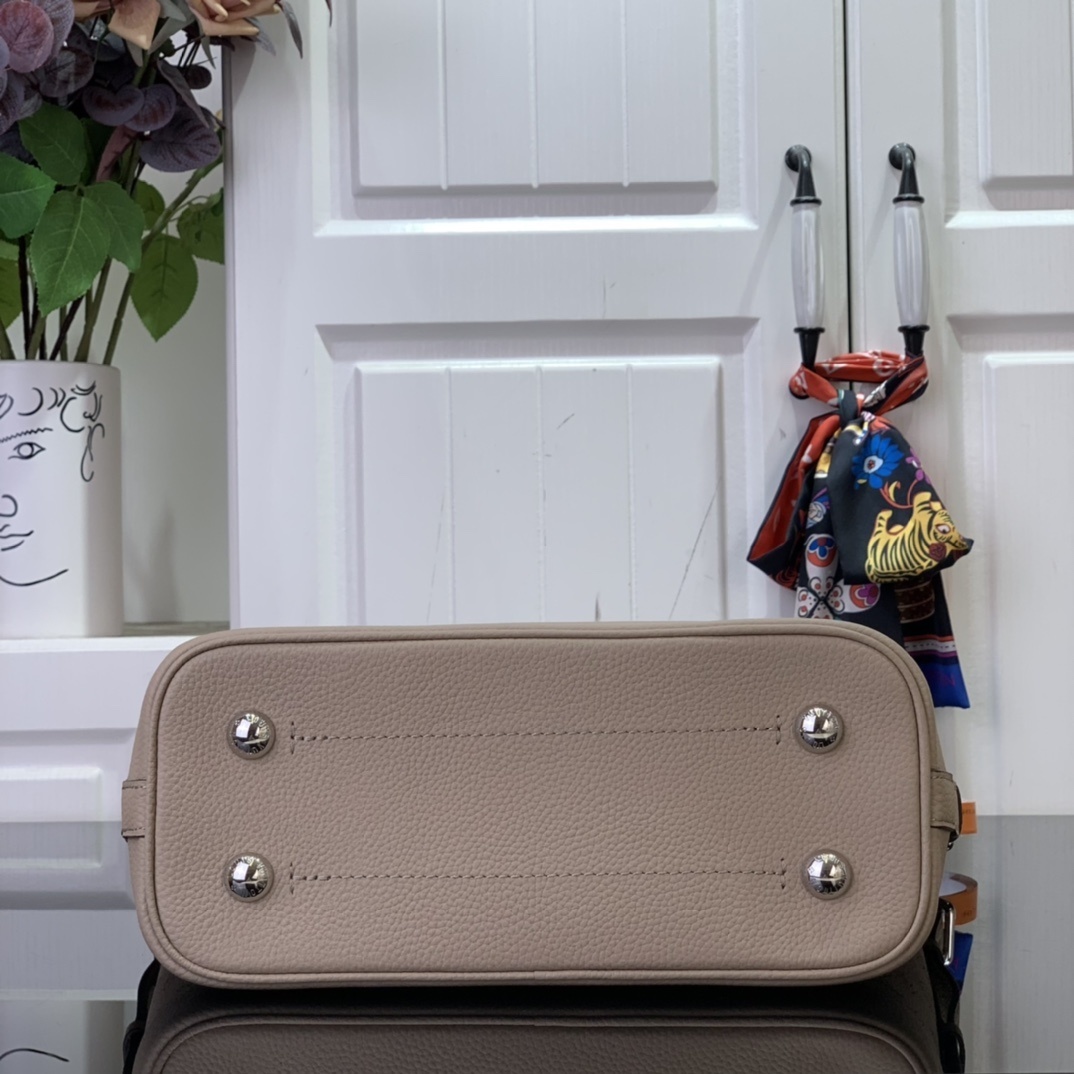 LV Shoulder bag m12139