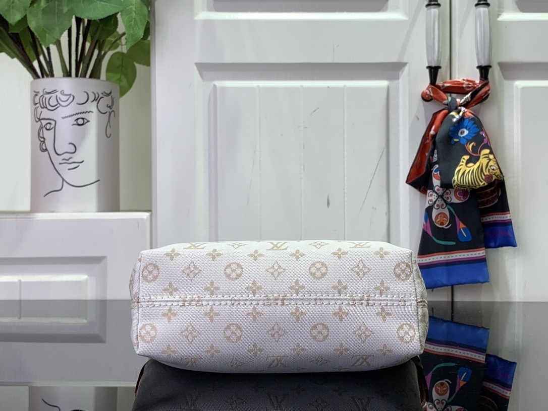 LV Shoulder bag m12433