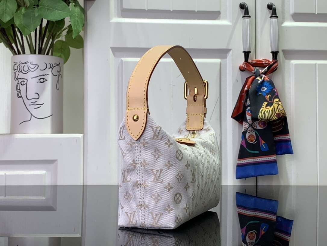 LV Shoulder bag m12433
