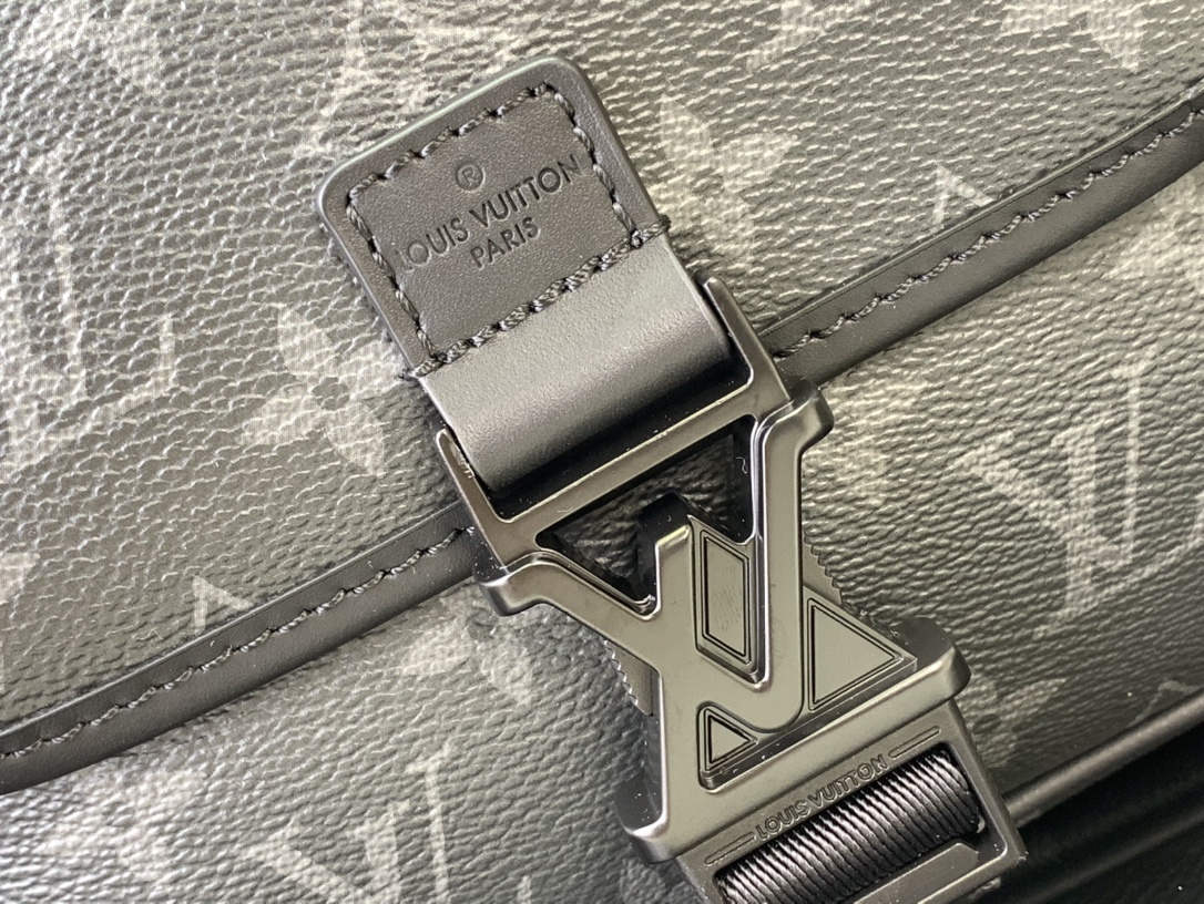 LV Shoulder bag M12518