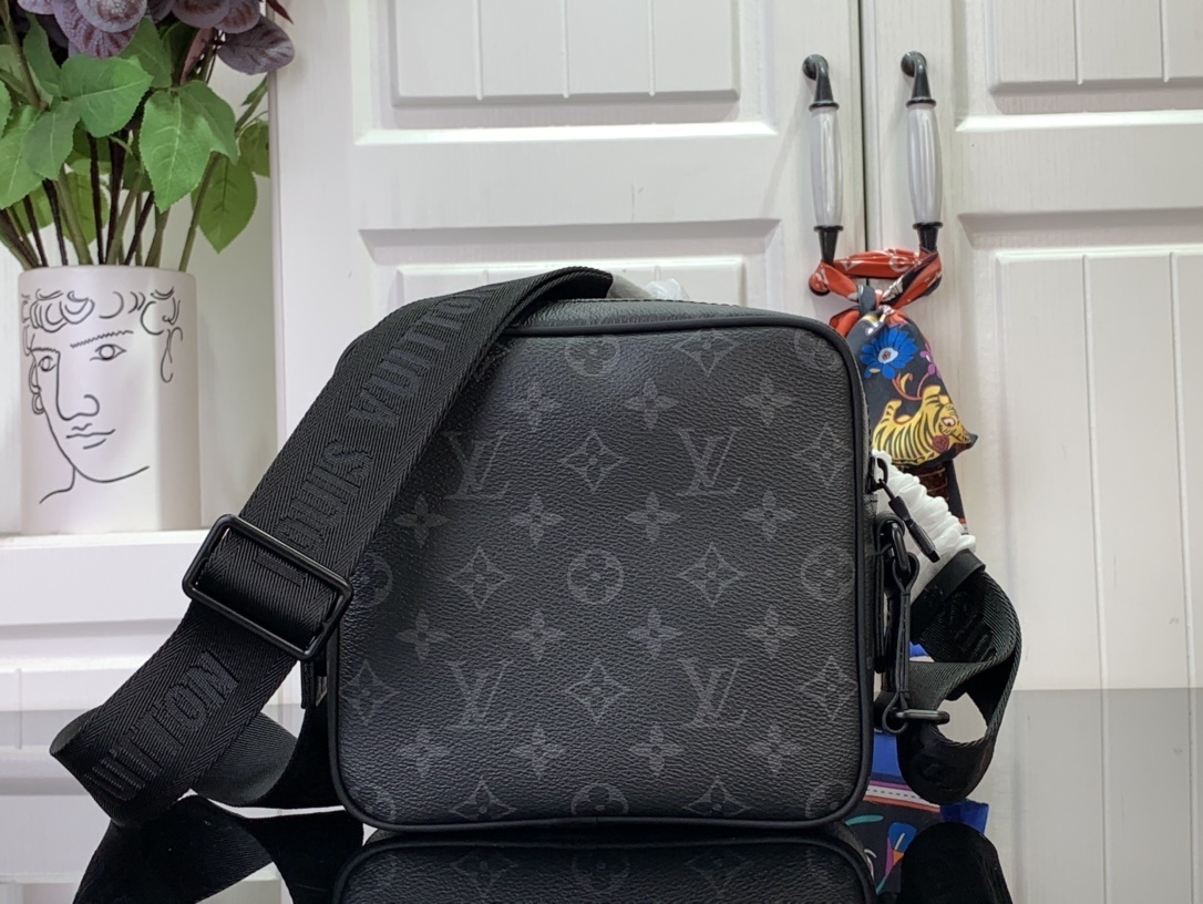 LV Shoulder bag M12518