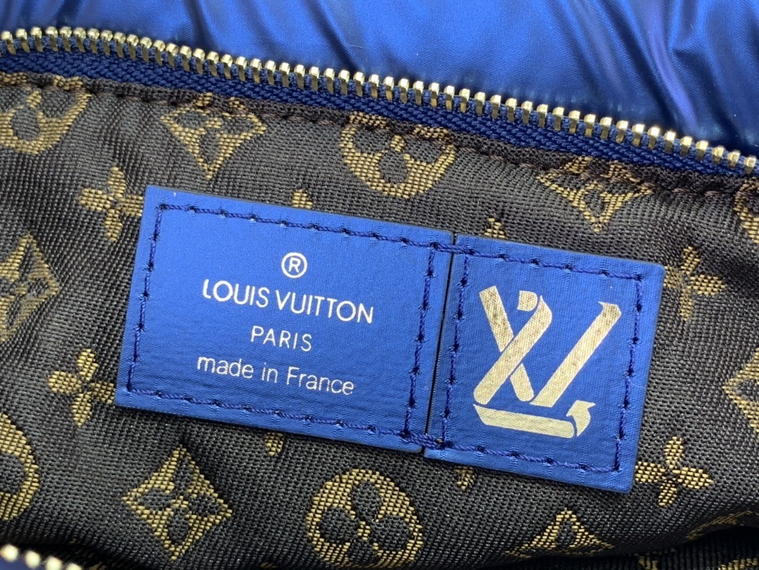 LV Shoulder bag m21057 