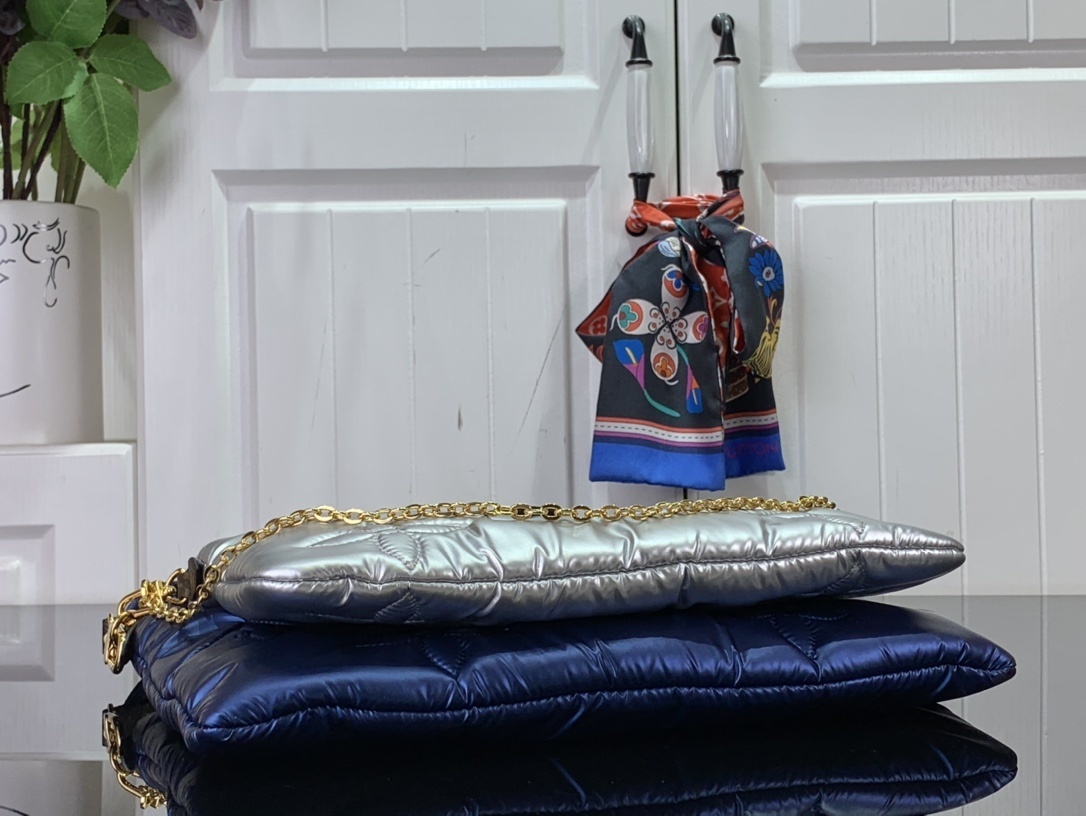 LV Shoulder bag m21057 